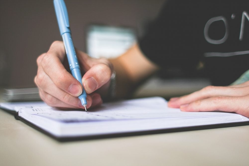 depth-of-field-desk-essay-210661 (1)